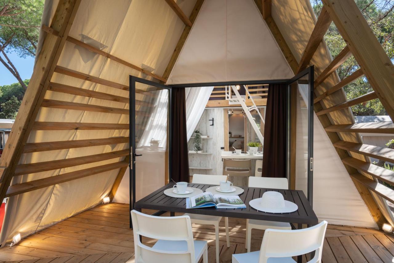 Camping Il Capannino Glamping Village مارينا دي بيبونا المظهر الخارجي الصورة