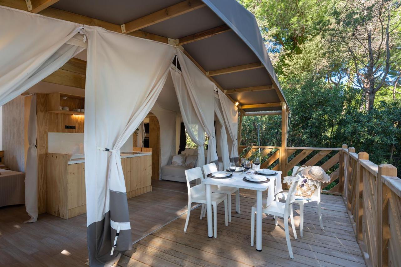 Camping Il Capannino Glamping Village مارينا دي بيبونا المظهر الخارجي الصورة