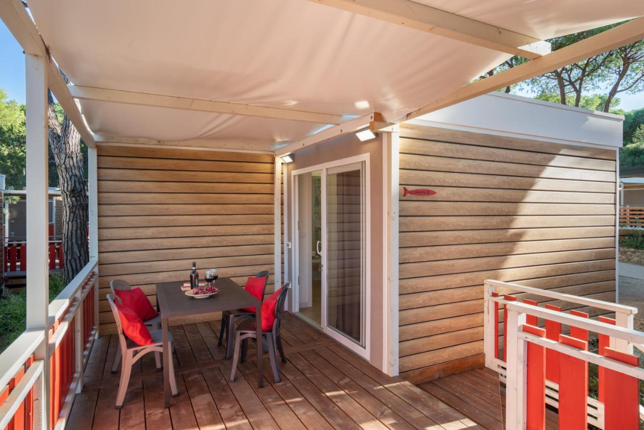 Camping Il Capannino Glamping Village مارينا دي بيبونا المظهر الخارجي الصورة