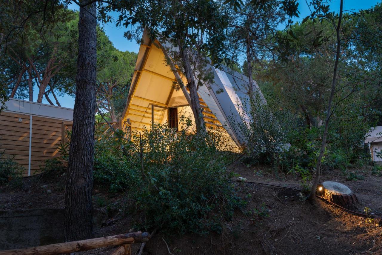 Camping Il Capannino Glamping Village مارينا دي بيبونا المظهر الخارجي الصورة