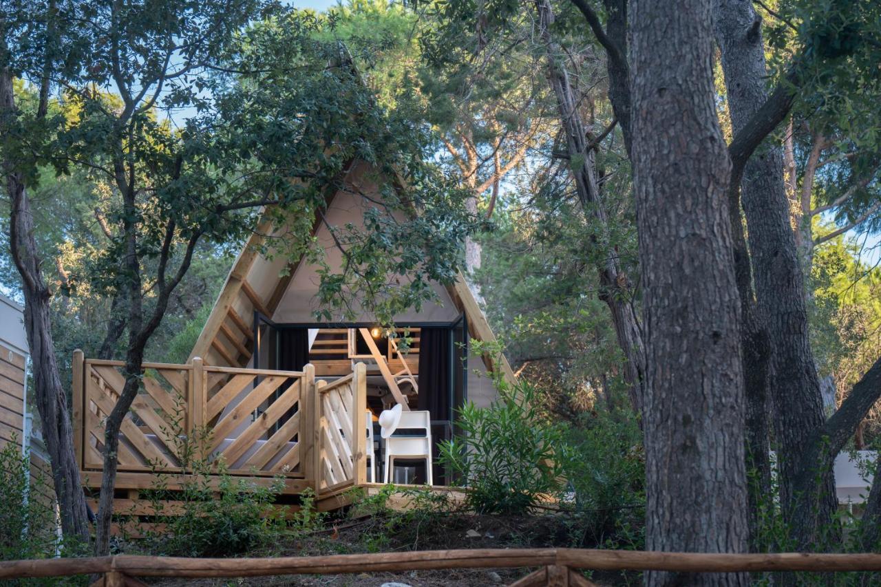 Camping Il Capannino Glamping Village مارينا دي بيبونا المظهر الخارجي الصورة