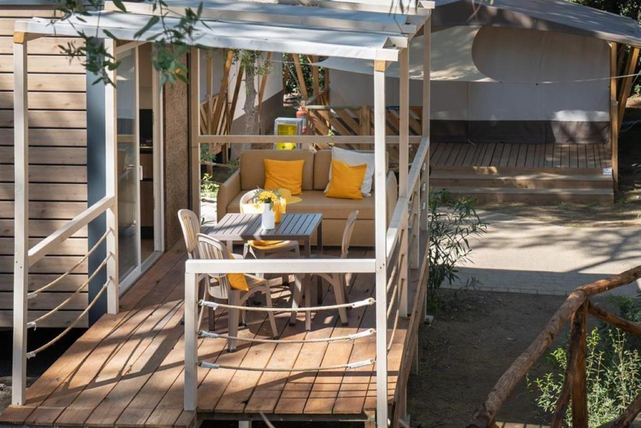 Camping Il Capannino Glamping Village مارينا دي بيبونا المظهر الخارجي الصورة